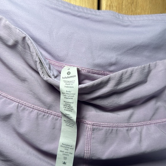 Lululemon lavender size 6 shorts - Picture 2 of 3
